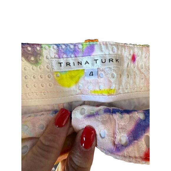 Trina Turk Summer Floral Eyelet Multi Shorts Size 4 - Picture 4 of 8